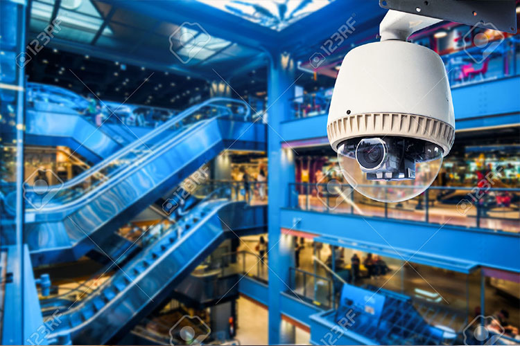 מצלמות אבטחה בקניון מול הים